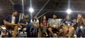 Da esquerda para a direita: João Vitor, Luiz, Angelita, Cinthia, Gabriel, Yolanda e Maria Vitória